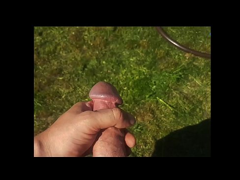 ❤️ گرم hottie پنهنجي گلابي pussy fucked حاصل ڪري ۽ هڪ اونهاري جي باغ ۾ squirt سان cums ❤️  ﹏